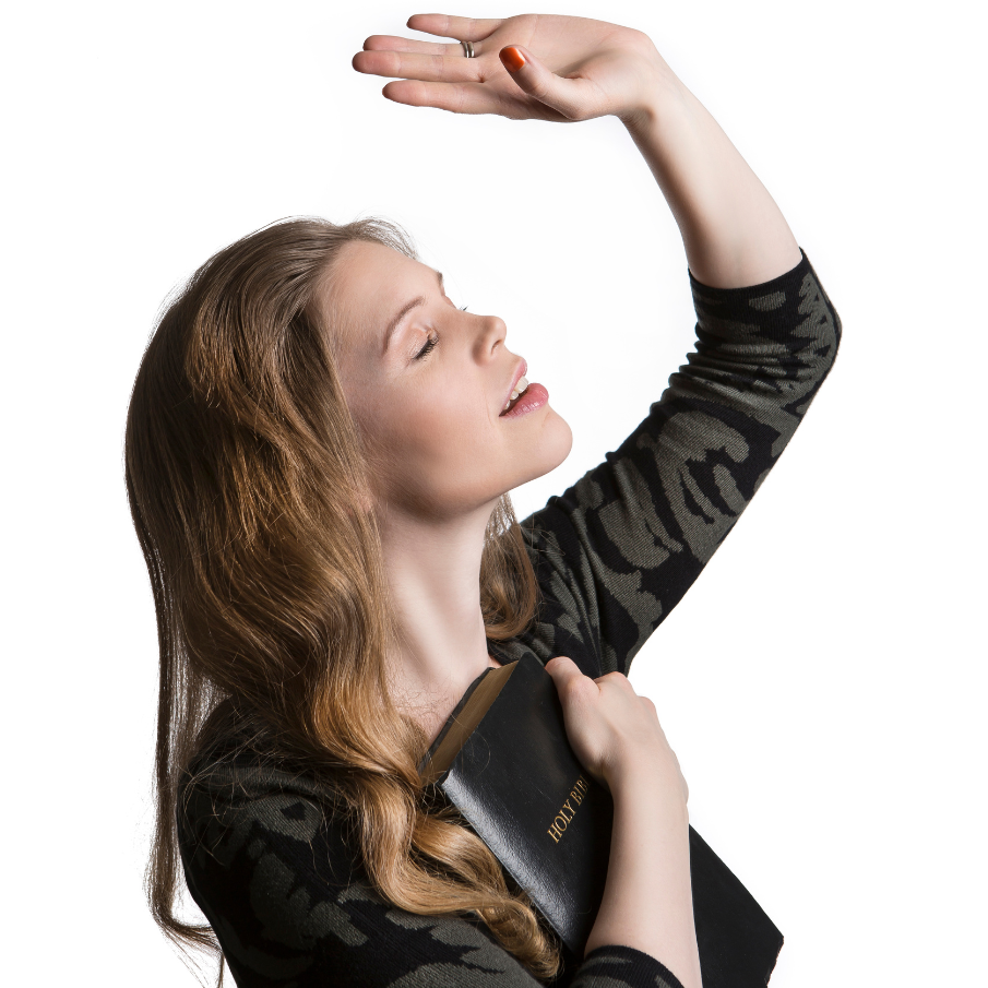 Mujer cristiana en oración y adoración — tipos de oración y cómo practicarlos
