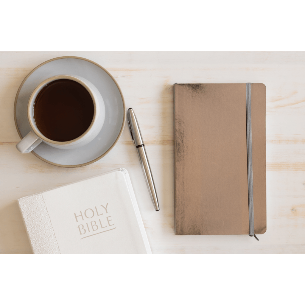 Biblia, café y diario, rutina sencilla para regresar a Dios
